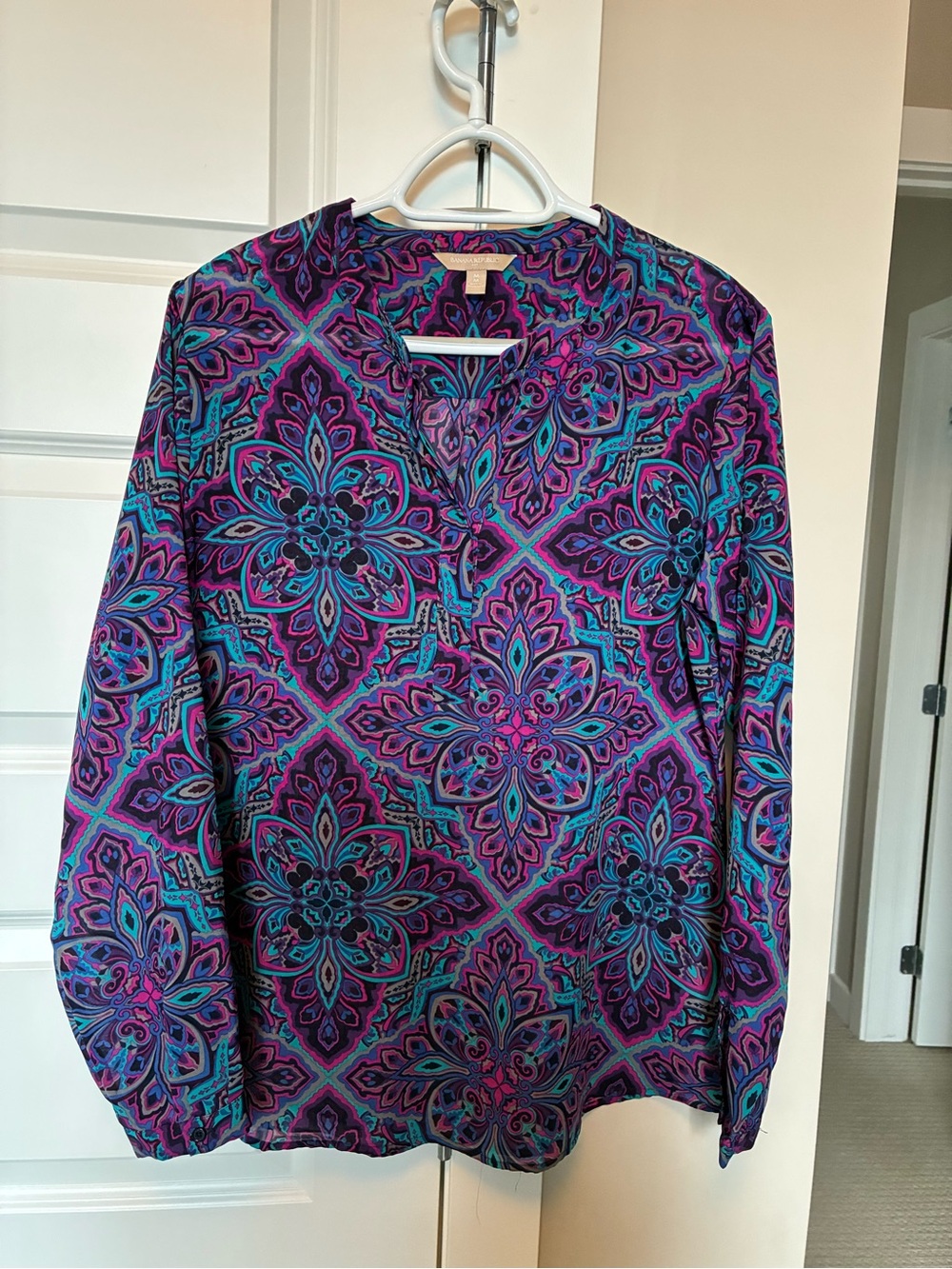 Women’s Long-Sleeve V-Neck Tunic - Banana Republic- Size m